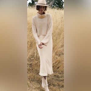 Z supply EUROPA LUXE SHEEN MIDI SKIRT size Small in: Sea salt. Great condition